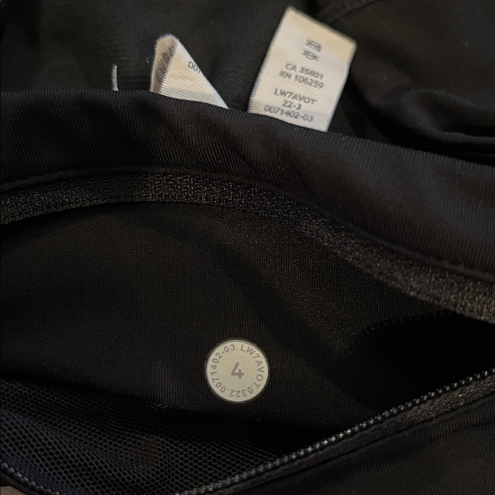 Lululemon Speed Up Mid-Rise Lined Short 4" | size 4 - Picture 5 of 9